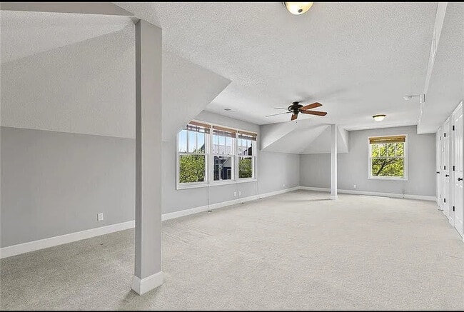Building Photo - 7925 N Ln Ave