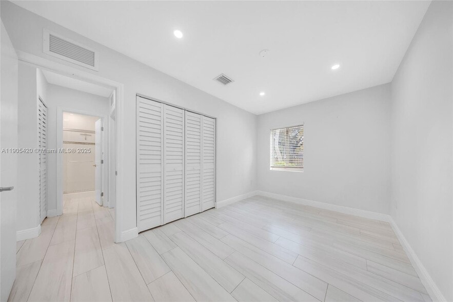 Building Photo - 2306 N 28th Ave