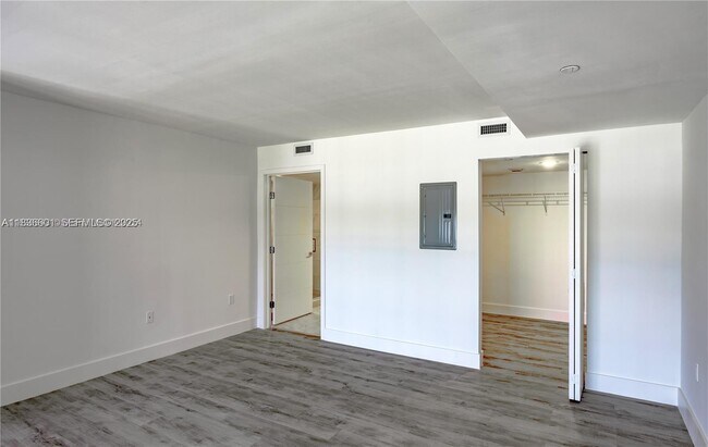 Building Photo - 4400 W Sunrise Blvd