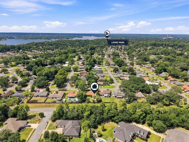 Building Photo - 1510 Royal Palm Dr