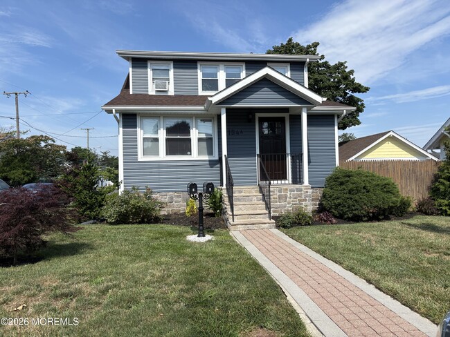 Building Photo - 154 8th St