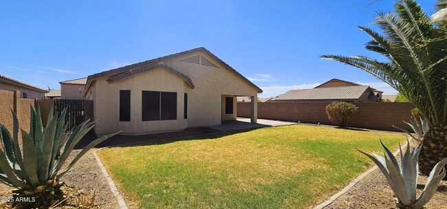 Building Photo - 224 S Cactus St