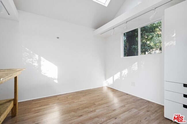 Building Photo - 23057 Sylvan St