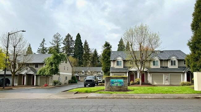 Primary Photo - Large 2 Bedroom. 1.5 Bath Townhouse with G...