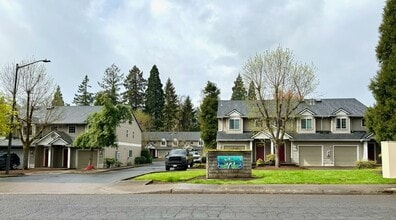 Building Photo - Renovated 2 Bedroom, 1.5 Bath Townhouse wi...