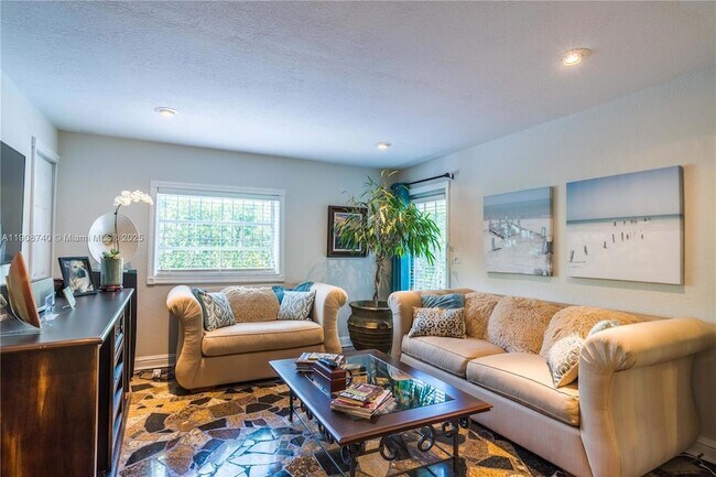 Building Photo - 1921 SW 18th Ave