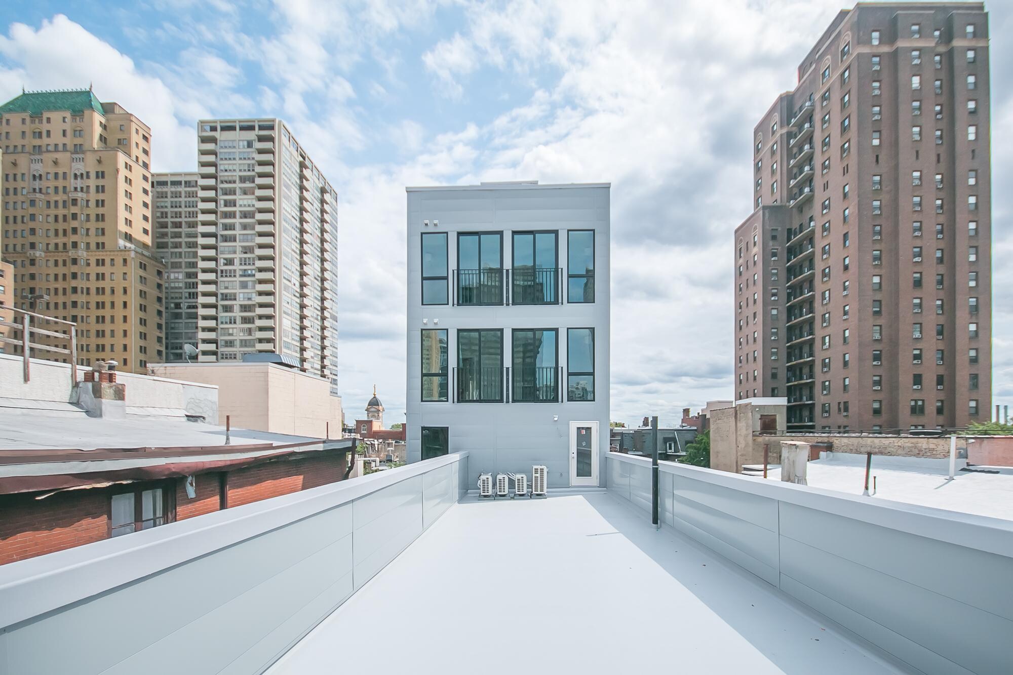 Building Photo - 2010 Walnut St