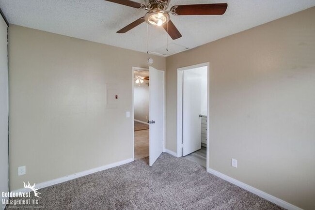 Building Photo - Charming 2Bdm 1Ba Apartment in the North P...