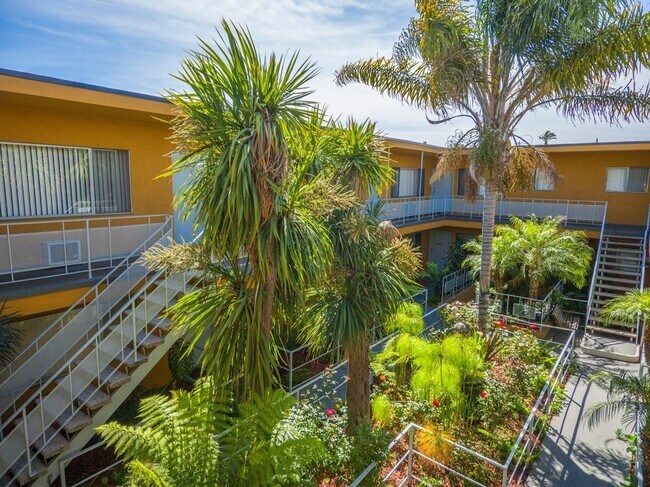 Building Photo - 1166 S. Crenshaw Blvd