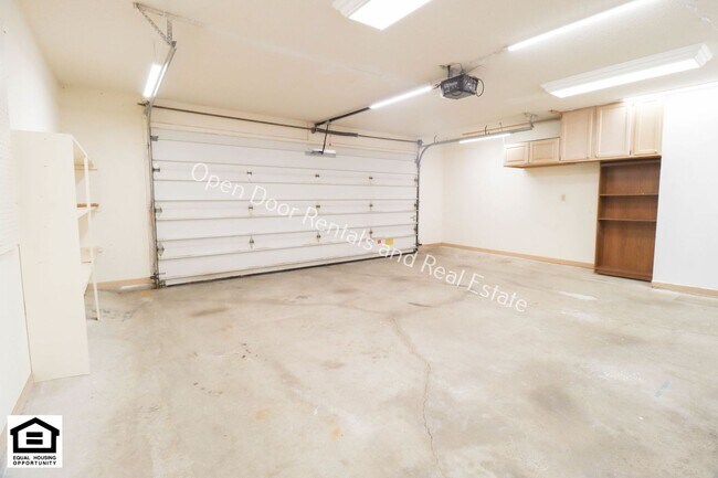 Building Photo - 8218 Fountainhead Dr