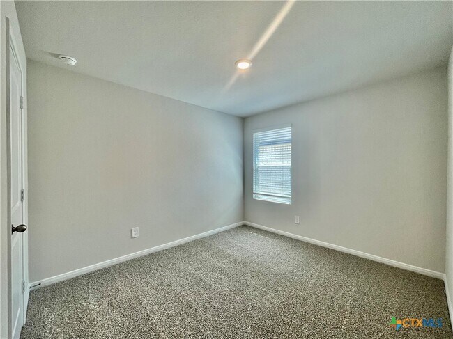 Building Photo - 245 New Albany Ln