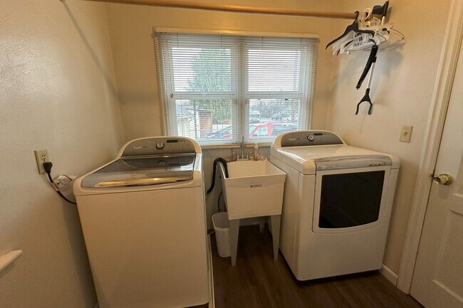 Building Photo - Shankland - 1825 4th