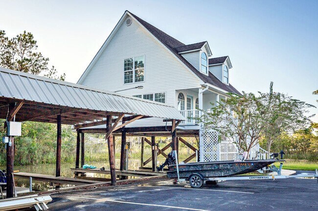 Building Photo - 1102 Stanfield Point Rd