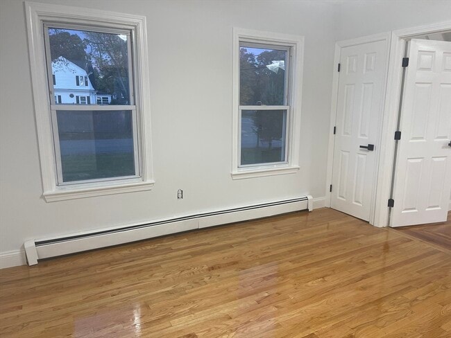 Building Photo - 324 Park St