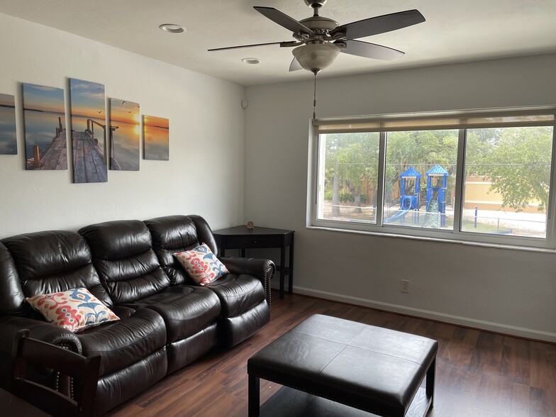 Living Room - 1001 SE 16th St