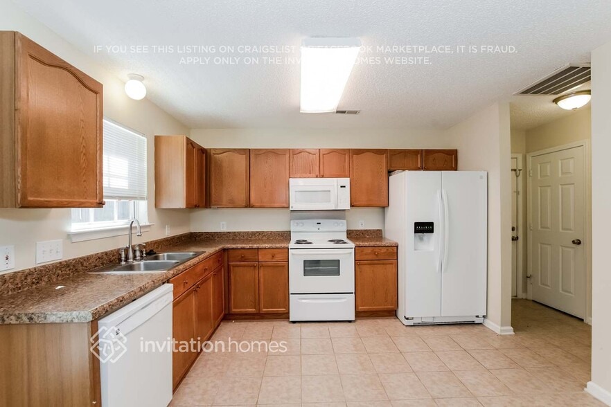 Building Photo - 216 Bradford Glyn Dr