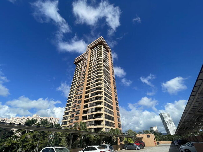 Primary Photo - PLAZA LANDMARK studio w/pkg, sec, amens