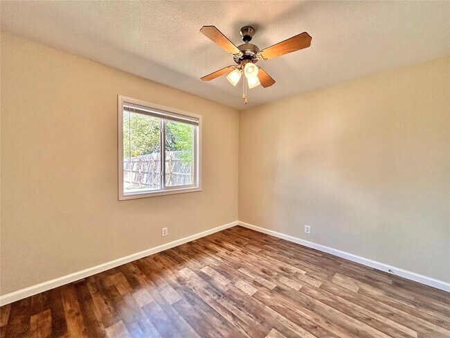 Building Photo - 1306 Troy Ln