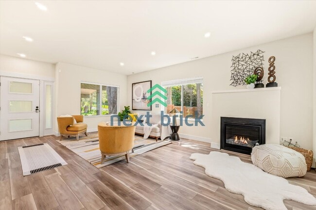 Building Photo - Spacious 3-Bed Home with 2.5 Baths in Prime Bothell Location – 2500 Sq Ft of Comfort!