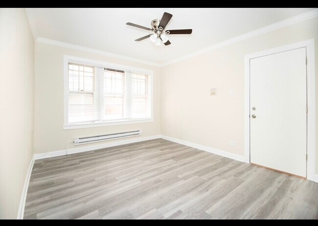 Building Photo - 837 W Cornelia Ave