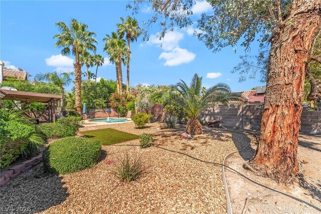 Building Photo - 130 Weatherstone Dr