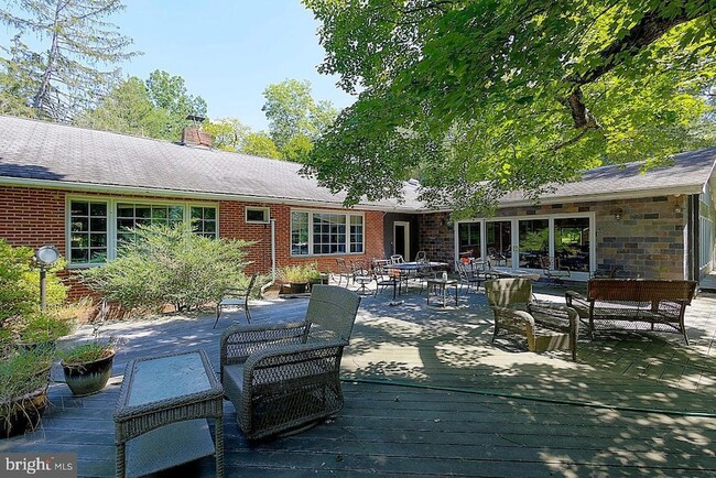 Building Photo - 269 Raymond Rd