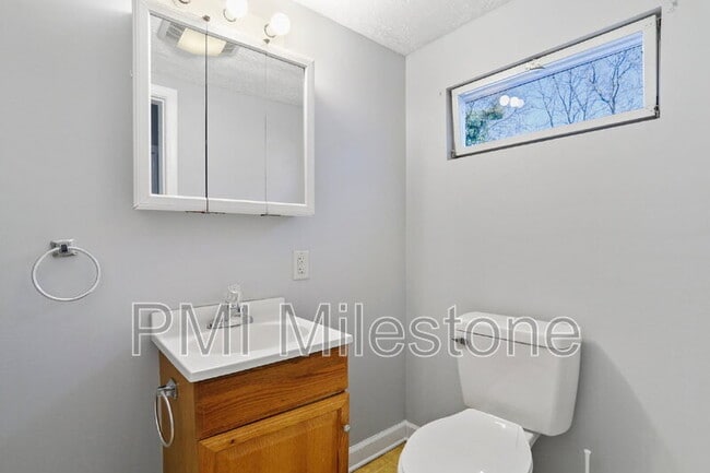 Building Photo - 721 2nd St