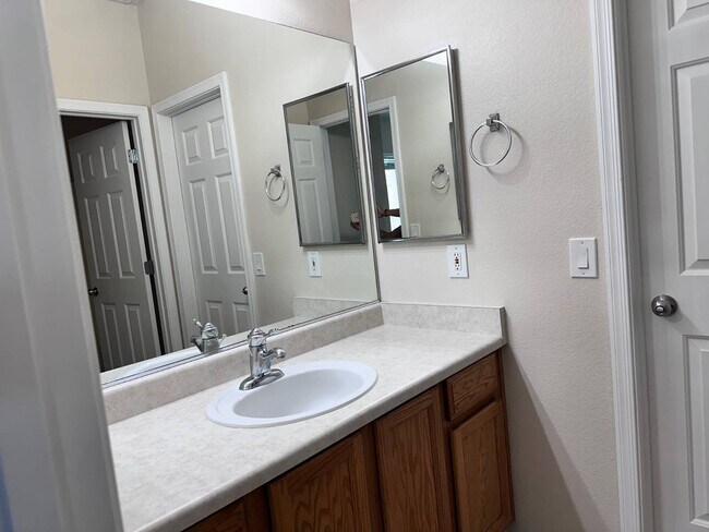 Building Photo - 2820 Dowitcher Ave