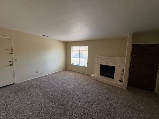 Building Photo - 4145