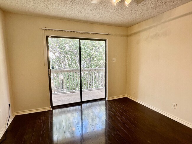 Building Photo - 2750 Holly Hall St