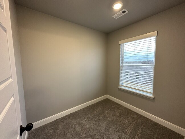 Building Photo - 2040 Tallgrass Ter