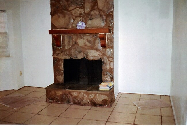 Building Photo - 1511a Kings Rd