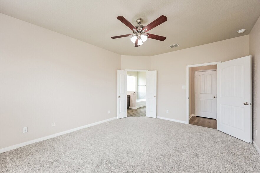 Building Photo - 11346 Charismatic