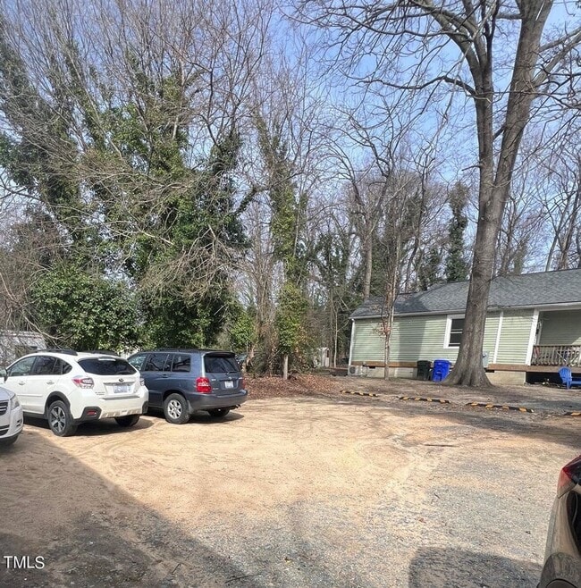 Building Photo - Huge home near in Chapel Hill!