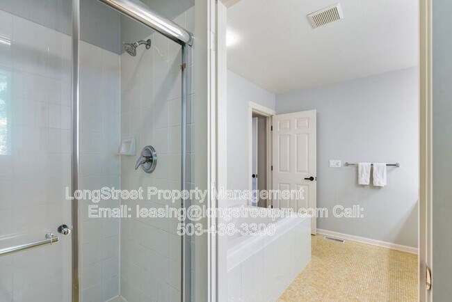 Building Photo - 10247 NW Village Heights Dr