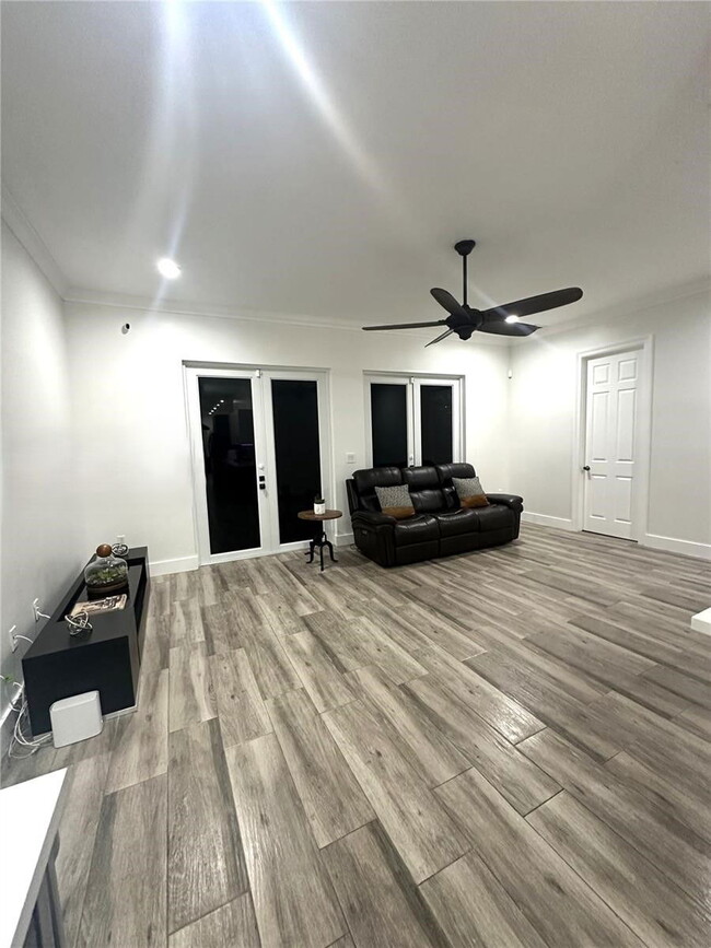 Building Photo - Southwest 3rd Street, Miami, FL 33184 - 4 BR 3 BA single-family home