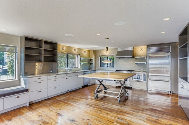 Building Photo - Laurelhurst View Home