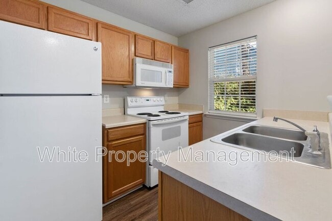 Building Photo - 12311 Bluestem Ln