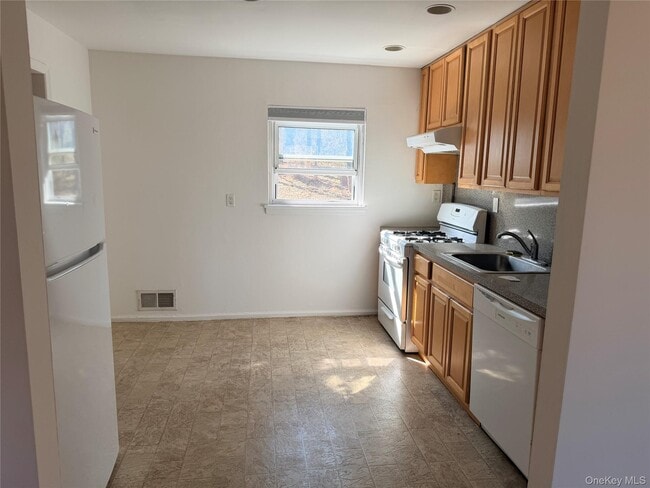 Building Photo - 86 McLoughlin St