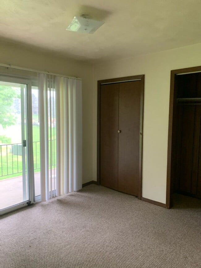 Building Photo - 2 Bedroom, 1 Bath Second Floor Apartment i...