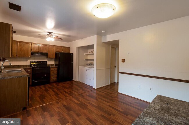 Building Photo - 3935 Wintergreen Pl