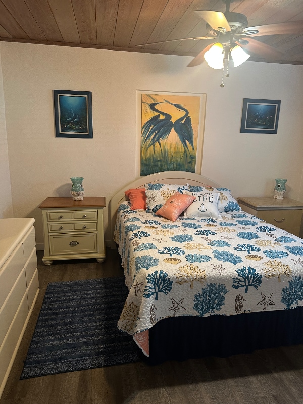 Building Photo - 204 E Ave C