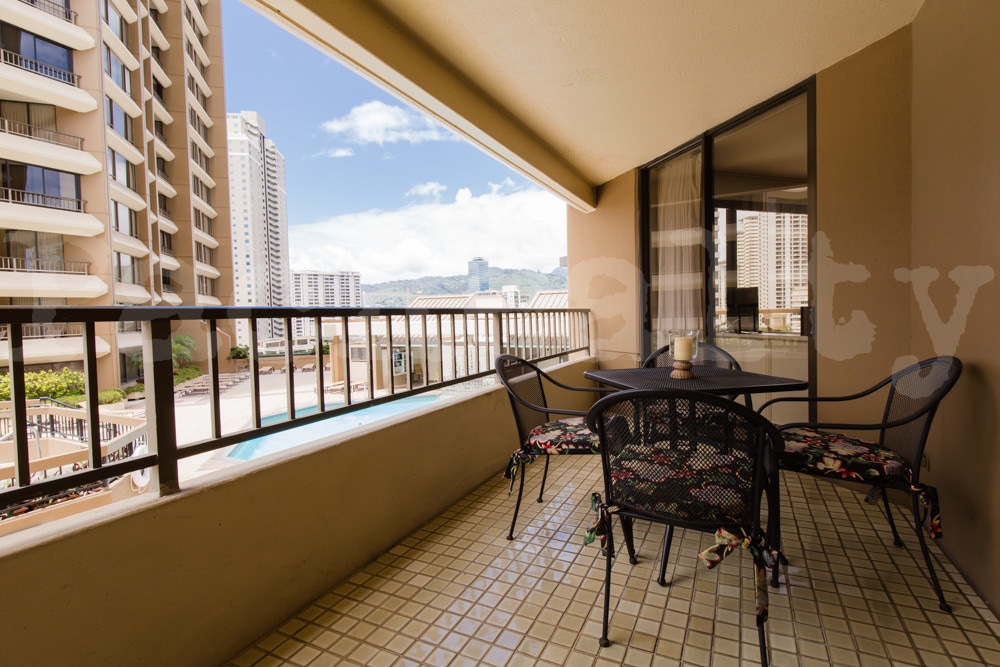 Enjoy coffee and evening drinks. - 1778 Ala Moana Blvd
