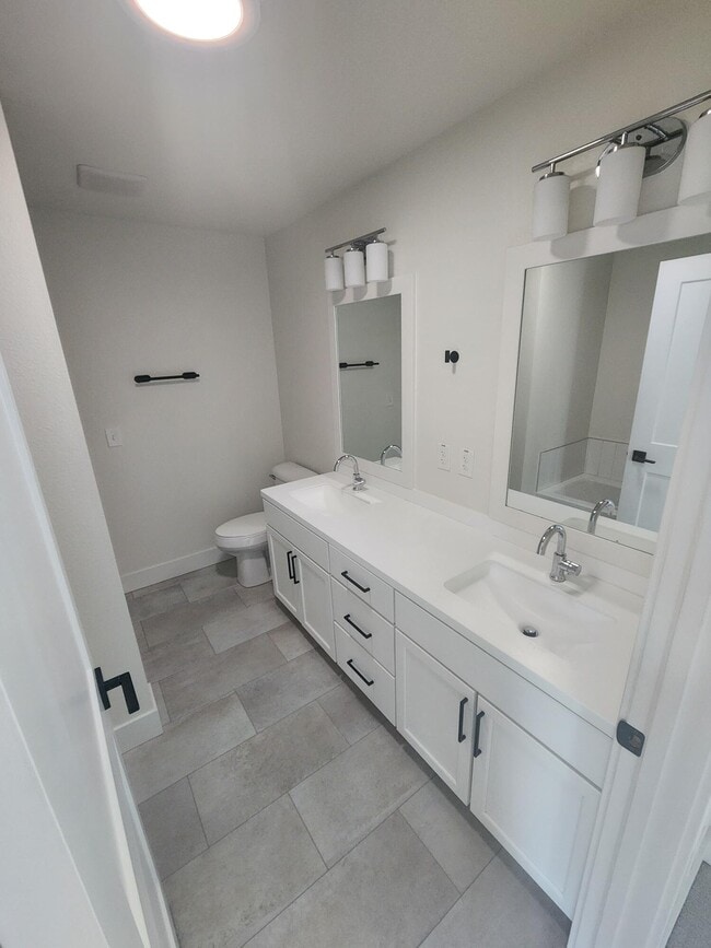 Building Photo - 4216 E Cypress Pl