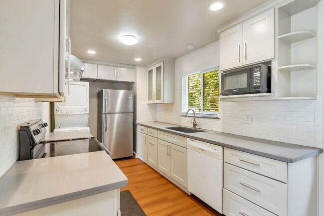 Building Photo - Great Updated Sunnyvale Home Near Tech Com...