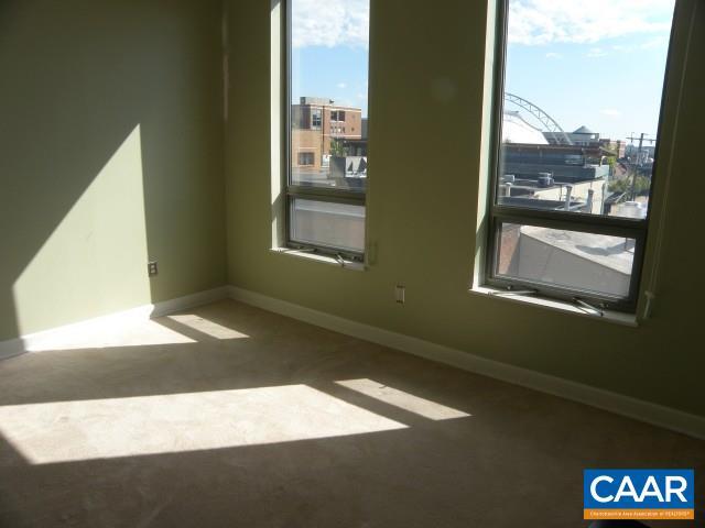Building Photo - 112 5th St NE