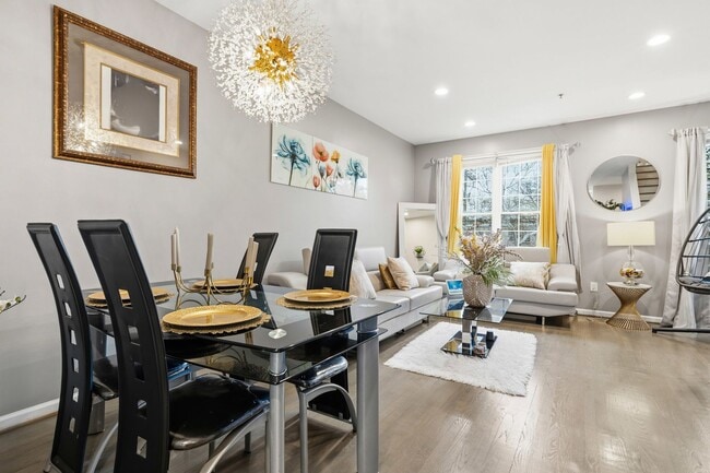 Building Photo - Spacious Updated 3BR Home with Converted Den