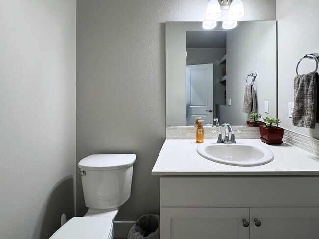 Building Photo - 2771 Cascara Dr