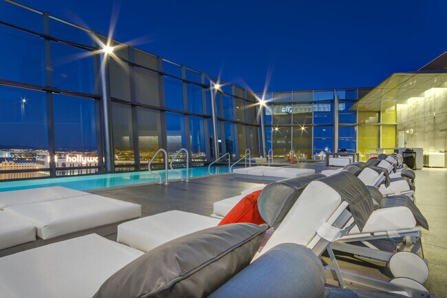 Building Photo - Furnished studio on the Las Vegas Strip