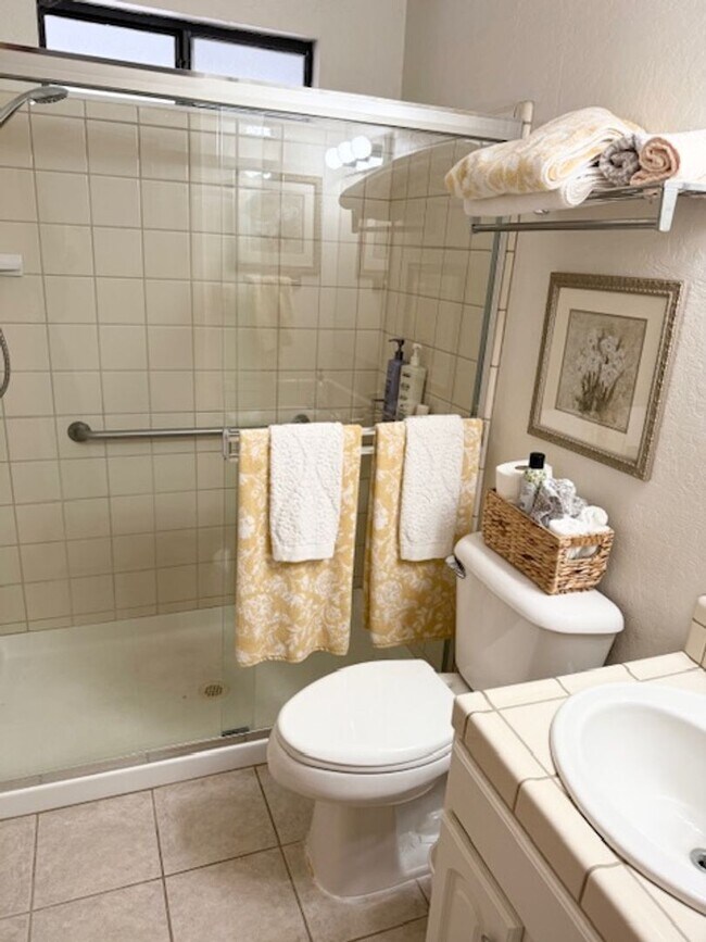 Building Photo - Cozy 3BD/2BA Furnished/Unfurnished Single-Family in Copperopolis with Lake Views!